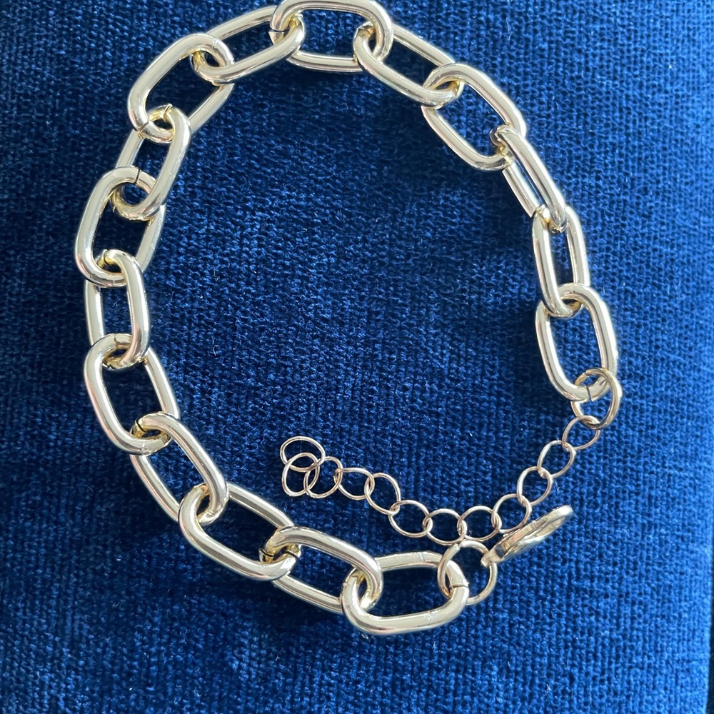 NEW 18k Yellow Gold Plated Bracelet- Interlocking Chain- Clasp Closure